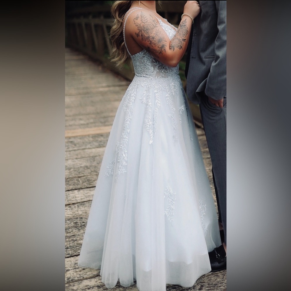 Ellie Wilde prom dress - Picture 3 of 6